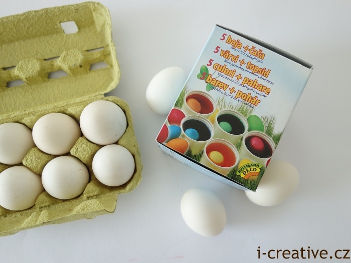 barvení bílých vajíček