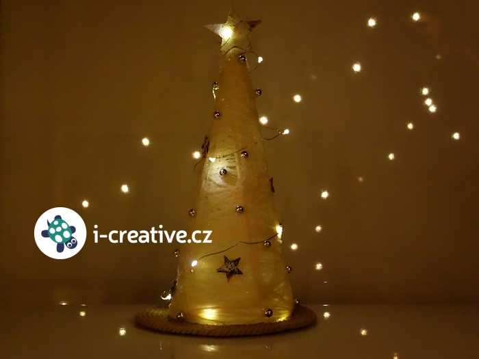 vánoční dekroace - stromeček z bavlnky